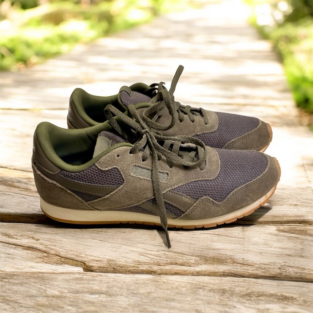 Reebok Women Royal Ultra SL Running Shoes Sneakers Size 9 Olive Green Suede EUC